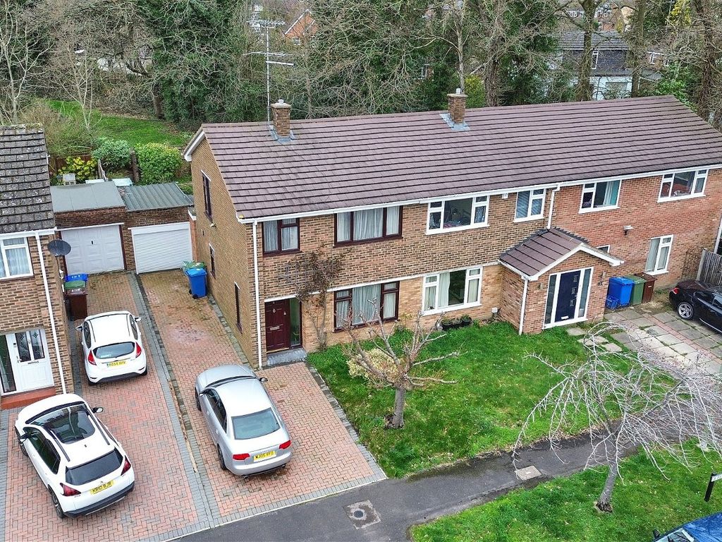 3 bed semidetached house for sale in Pennine Way, Farnborough GU14 Zoopla