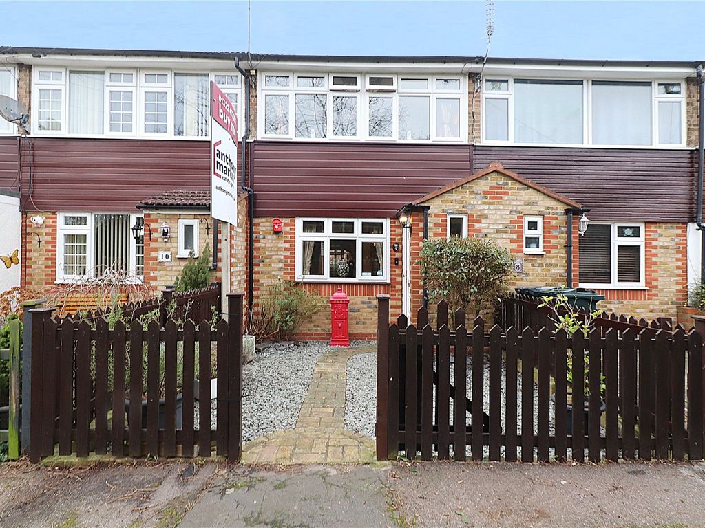 2 bed terraced house for sale in Madden Close, DA10, £