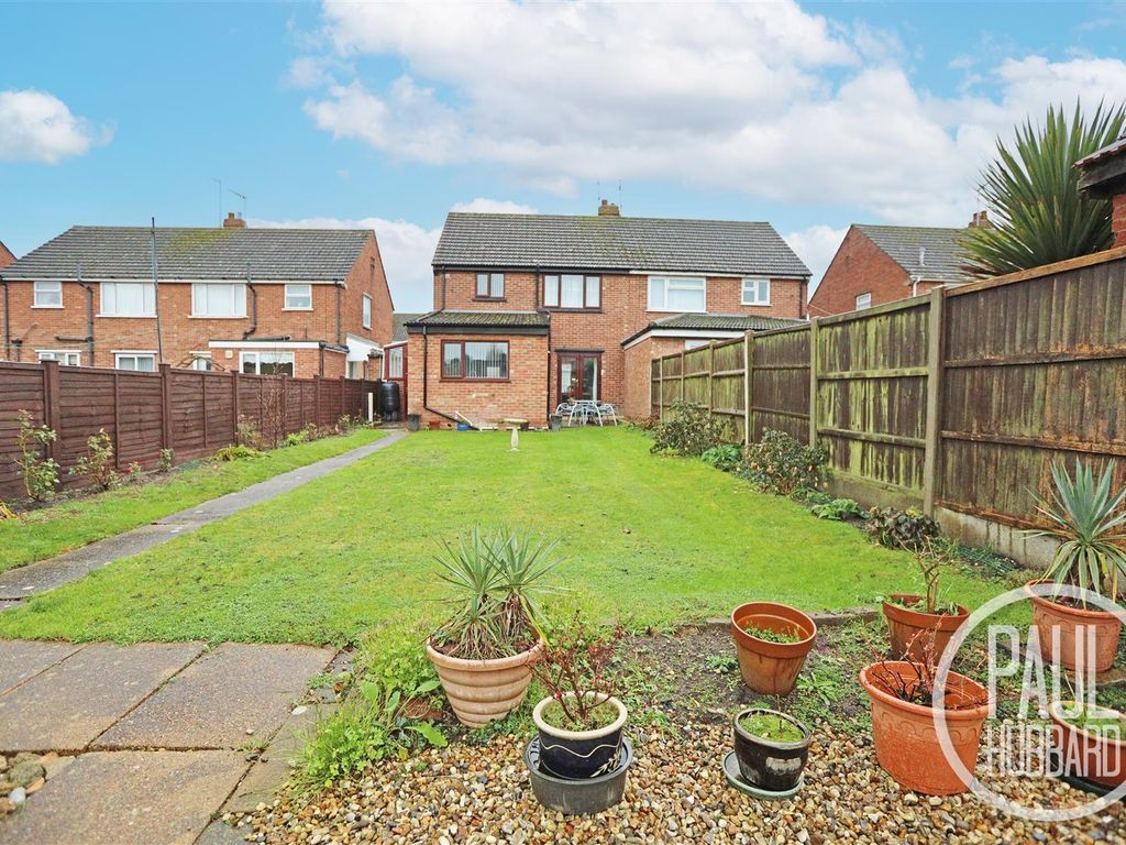 3 bed semidetached house for sale in Newark Road, Kirkley NR33, £