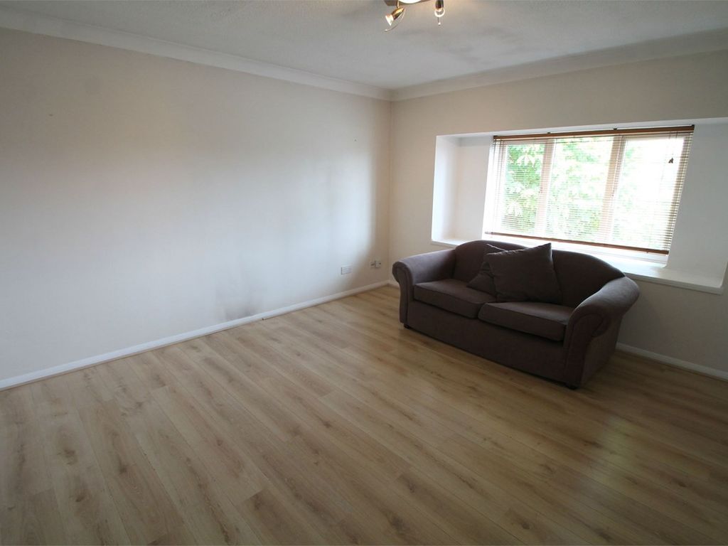 2 bed flat to rent in New Ash Close, East Finchley N2, £1,800 pcm Zoopla