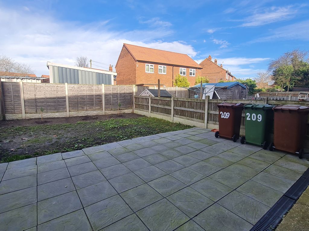 2 bed terraced house to rent in Priory Road, Featherstone, Pontefract