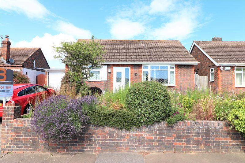3 bed bungalow for sale in Sullington Gardens, Findon Valley, Worthing