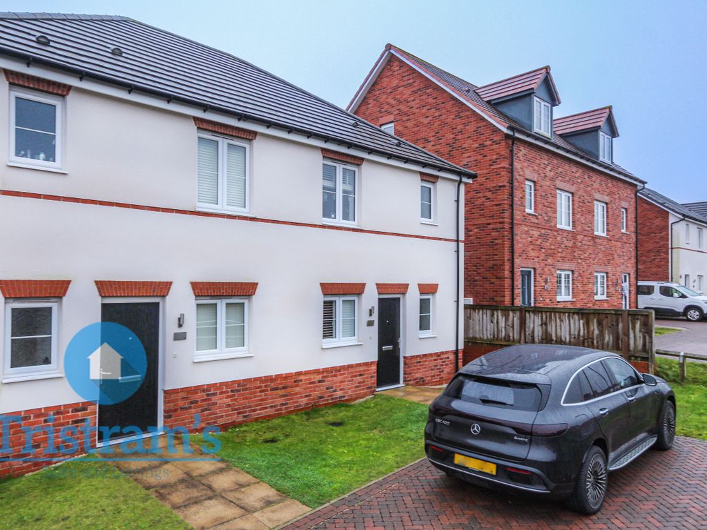 3 bed semidetached house to rent in Rosebay Gardens, Clipstone Village