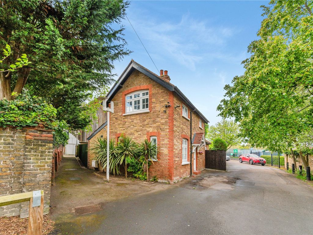 3 bed detached house for sale in Old Watercress Walk, Carshalton