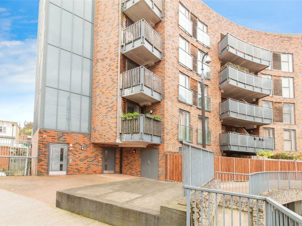 1 bed flat for sale in Townhall Square, Crayford, Dartford DA1, £