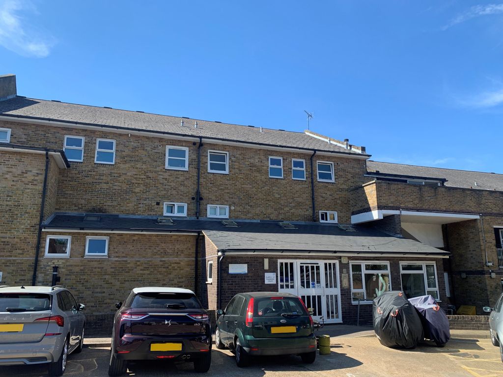 2 bed flat to rent in Flaxmans Court, Gillingham, Kent ME7 Zoopla
