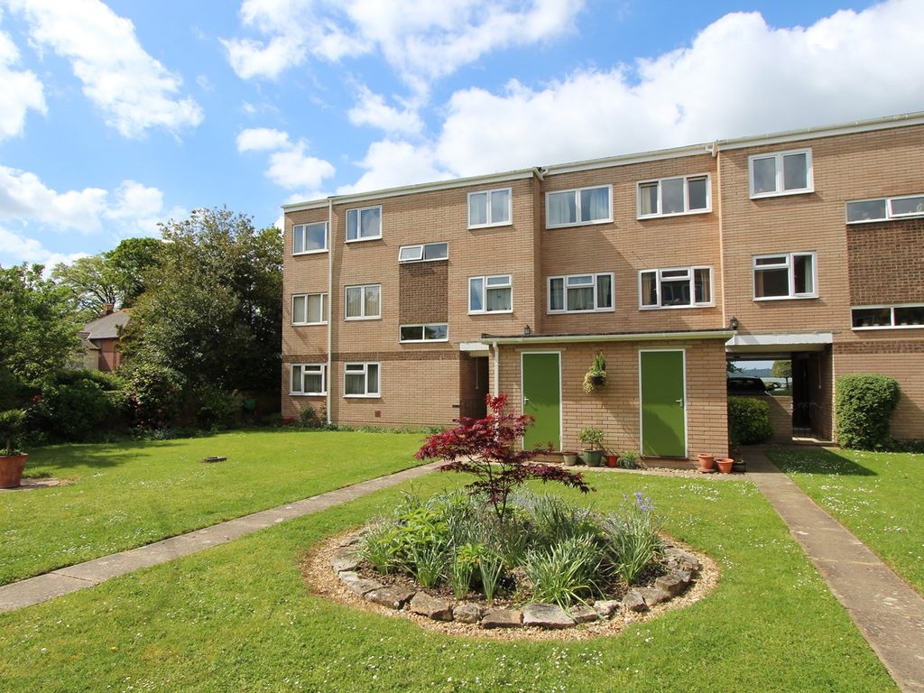 2 bed flat to rent in Victoria Road, Netley Abbey, Southampton SO31