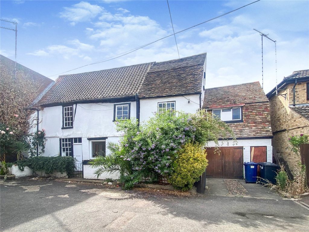 3 bed terraced house for sale in Newtons Court, Huntingdon