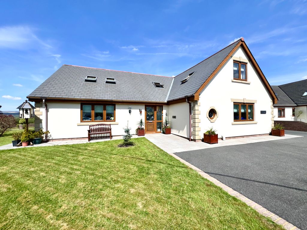 5 bed detached house for sale in Lle Newydd, PenYBanc, Rhigos