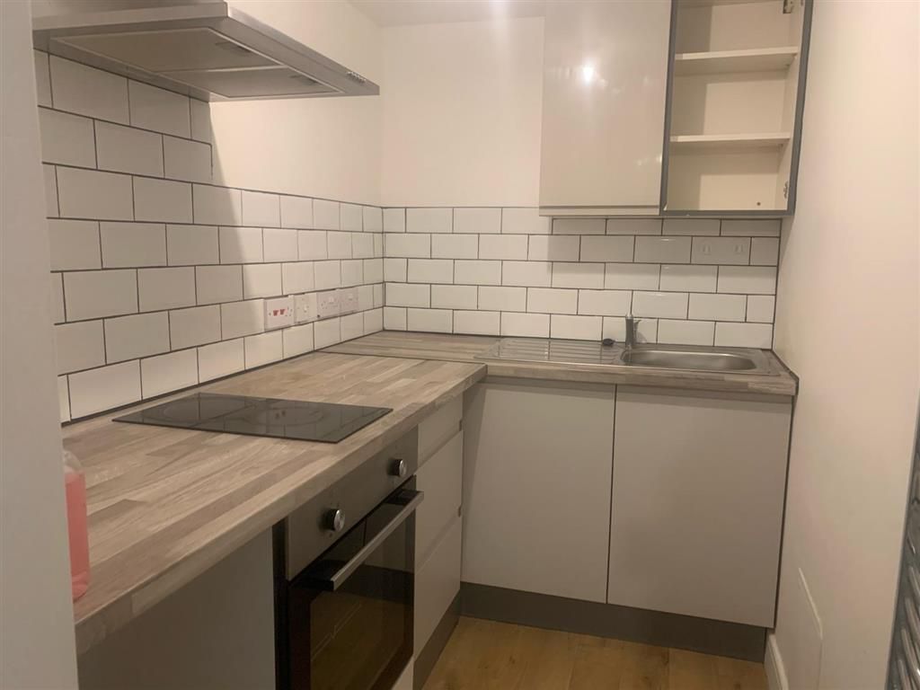 1 bed flat to rent in Buckingham Street, Aylesbury HP20, £950 pcm Zoopla