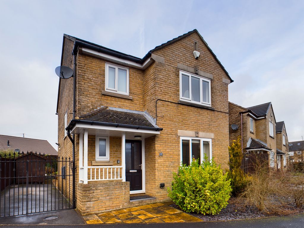 3 bed detached house for sale in Lewis Close, Queensbury, Bradford BD13