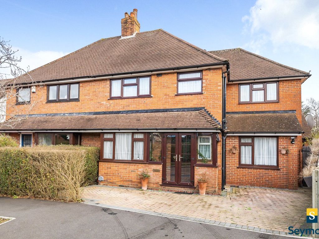 4 bed semidetached house for sale in Guildford, Surrey GU2, £695,000