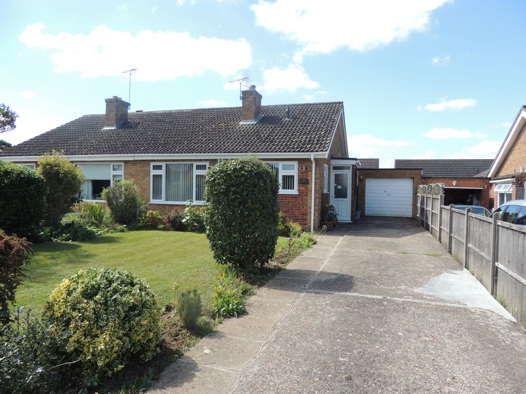 2 bed semidetached bungalow to rent in Willow Road, Downham Market