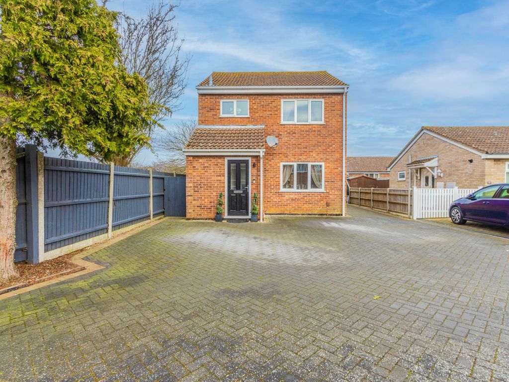 3 bed detached house for sale in The Graylings, Carlton Colville NR33