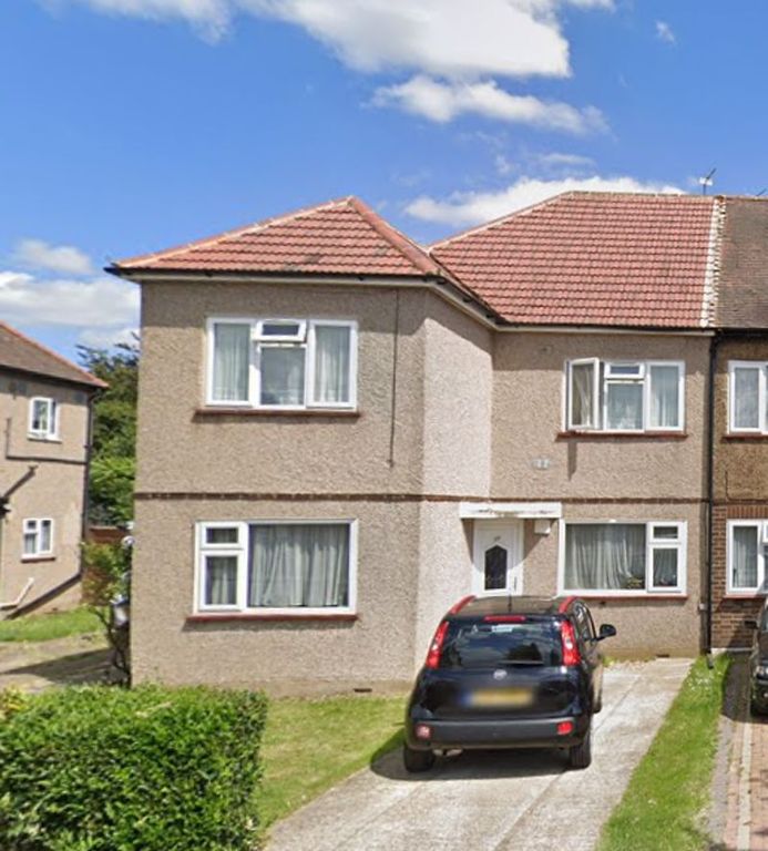 2 bed flat for sale in Hudson Road, Bexleyheath DA7, £310,000 Zoopla