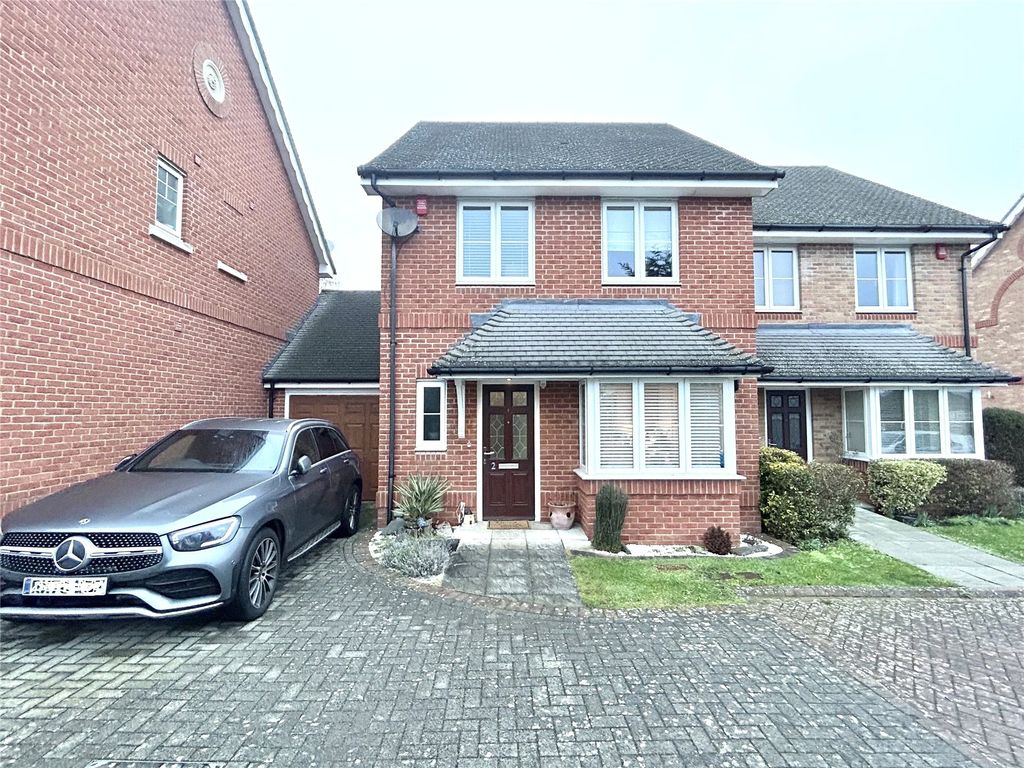 4 bed semidetached house for sale in Bushnell Place, Maidenhead, Berkshire SL6 Zoopla