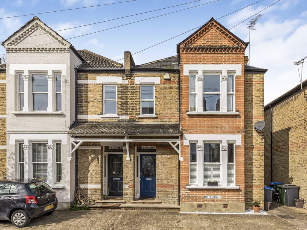 4 bed semidetached house for sale in Cobham Road, Norbiton, Kingston