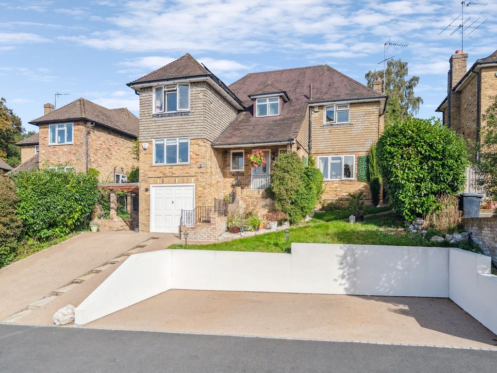 4 bed detached house for sale in Pheasant Walk, Chalfont St Peter