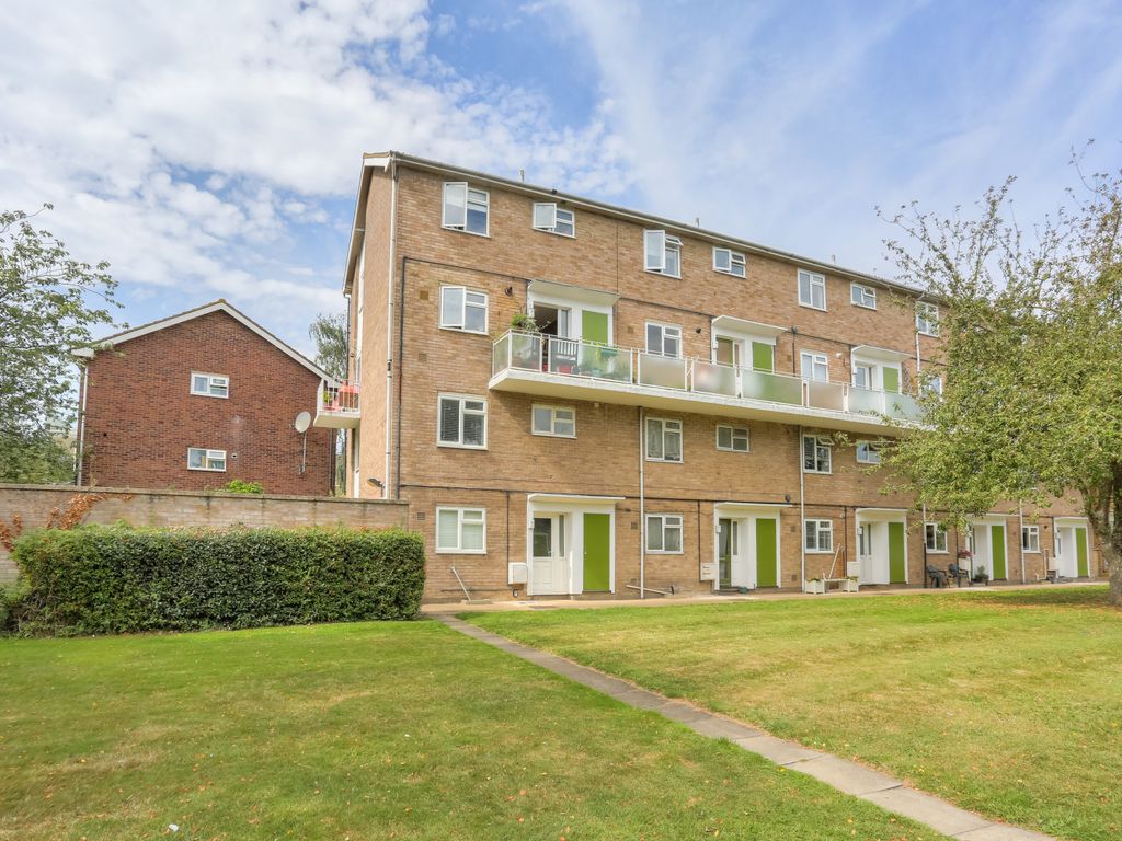 2 bed for sale in The Ridgeway, St. Albans, Hertfordshire