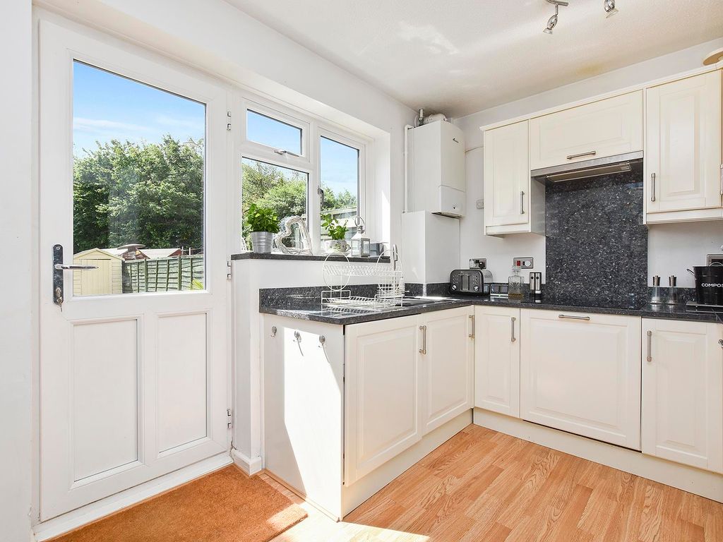 2 bed property to rent in Cotswold Way, Worcester Park KT4 Zoopla
