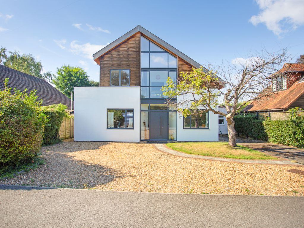 5 bed detached house for sale in River Mount, WaltonOnThames KT12, £