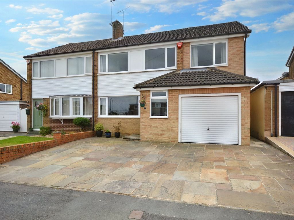 4 bed semidetached house for sale in Roach Grange Avenue, Kippax