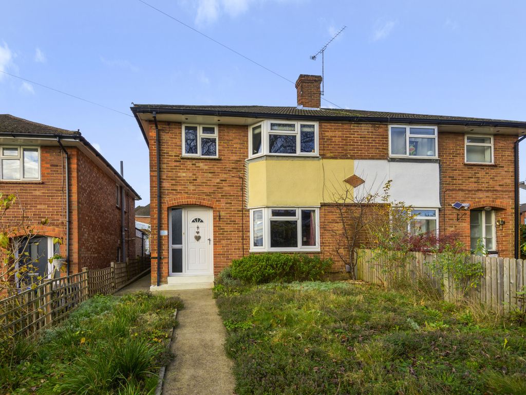 Farnborough Road Farnham Surrey GU9  