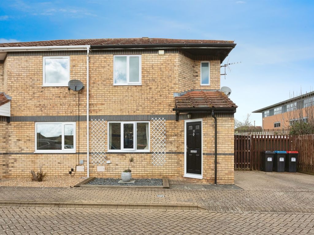 2 bed semidetached house for sale in Huckleberry Close, Walnut Tree