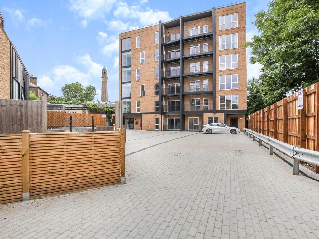 2 bed flat to rent in 56A Kew Bridge Road, Brentford TW8, £2,250 pcm Zoopla