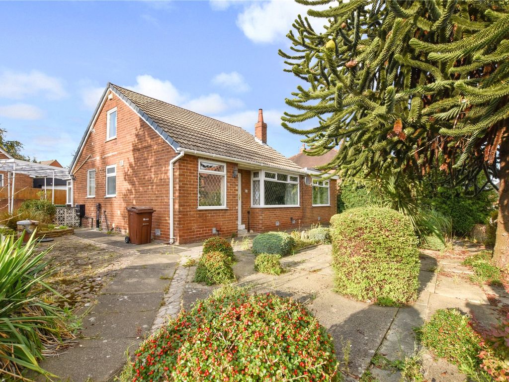 5 bed bungalow for sale in Old Road, Churwell, Morley, Leeds LS27, £