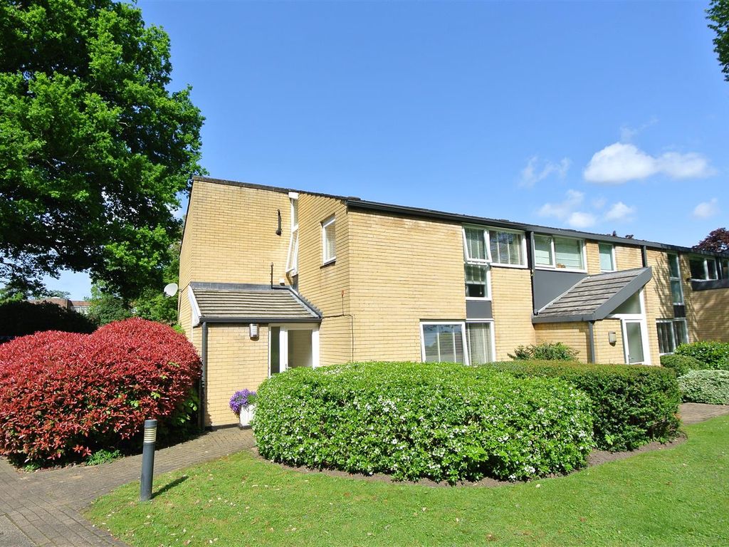 4 bed property for sale in Holme Chase, Weybridge KT13 Zoopla