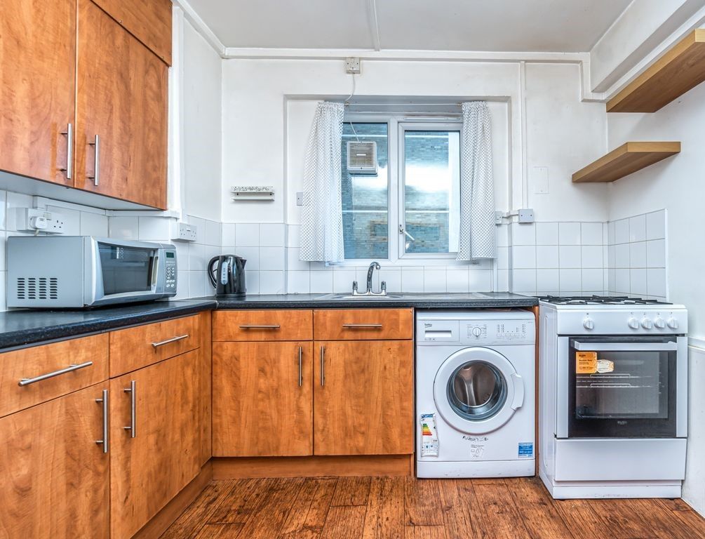 2 bed flat to rent in Upper Clapton Road, Clapton E5, £1,900 pcm Zoopla