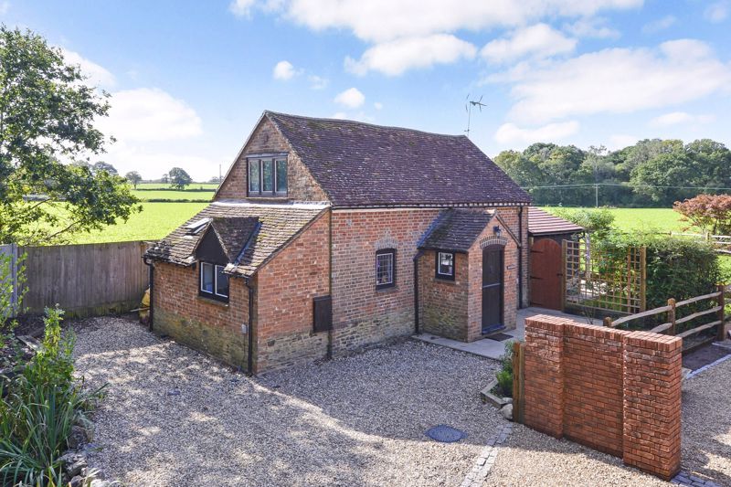 3 bed detached house for sale in Knowle Lane, Cranleigh GU6, £575,000