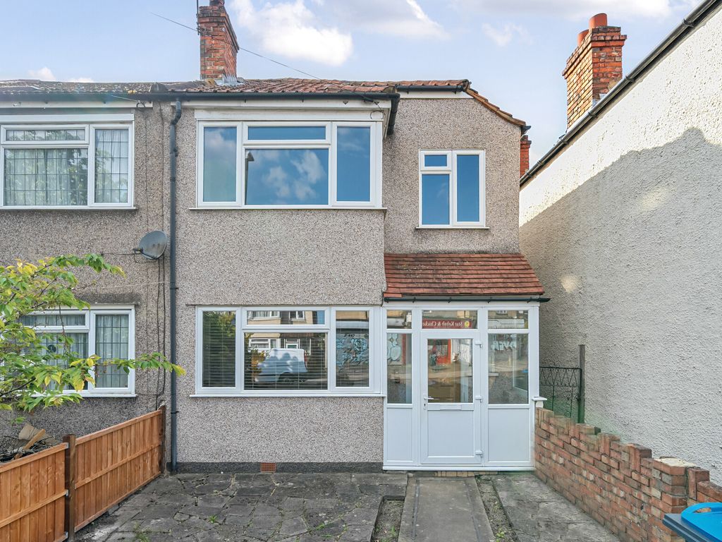 3 bed end terrace house for sale in Grove Road, Mitcham CR4, £500,000