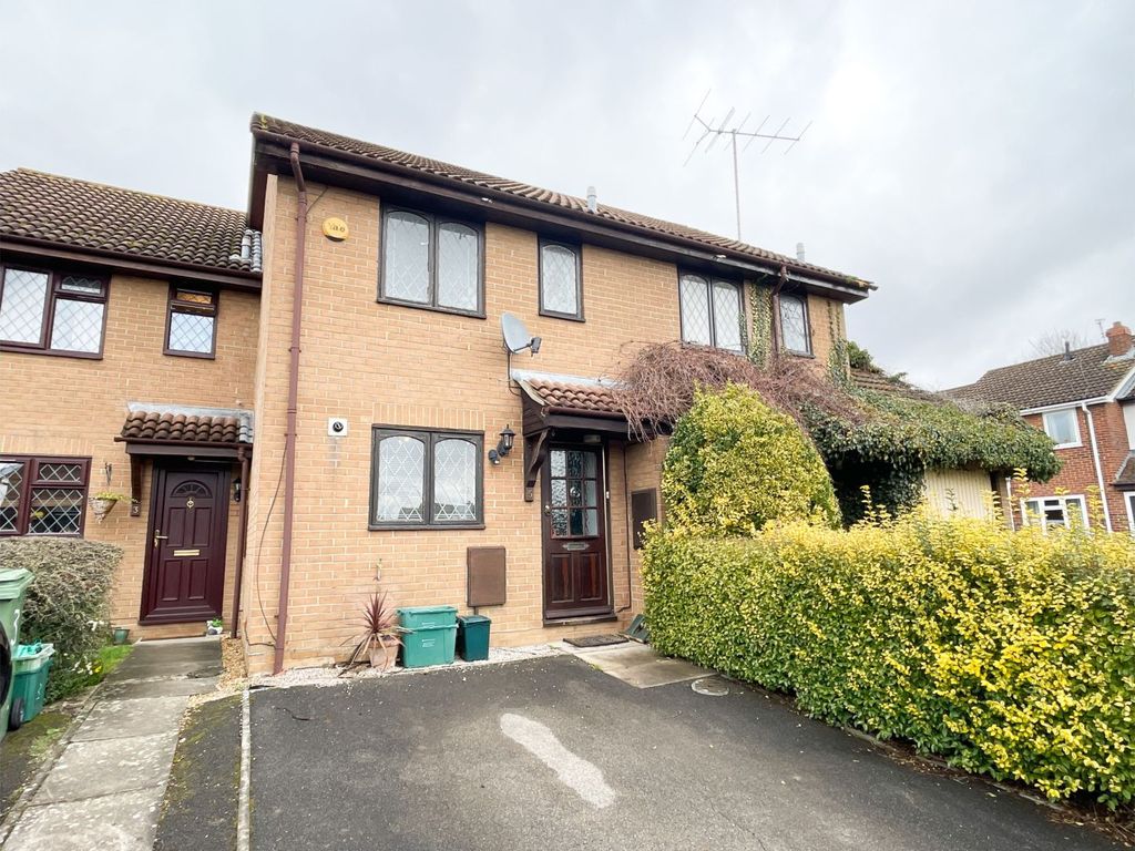 2 bed terraced house for sale in Flodden Drive, Reading RG31 Zoopla