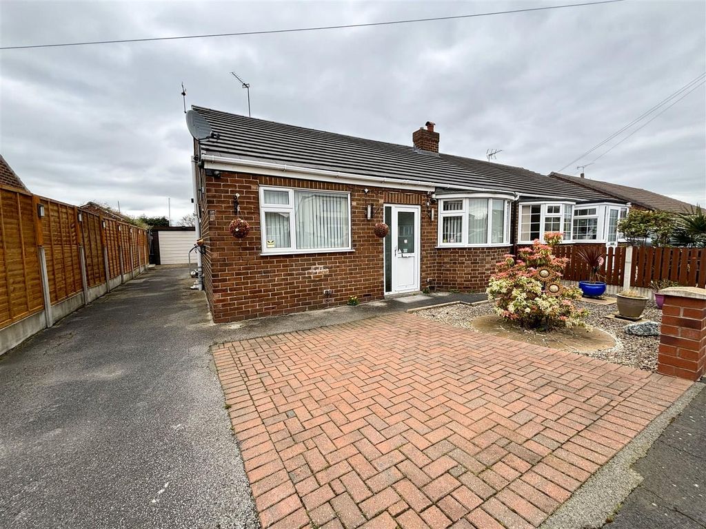 2 bed semidetached bungalow for sale in Westbourne Terrace, Garforth