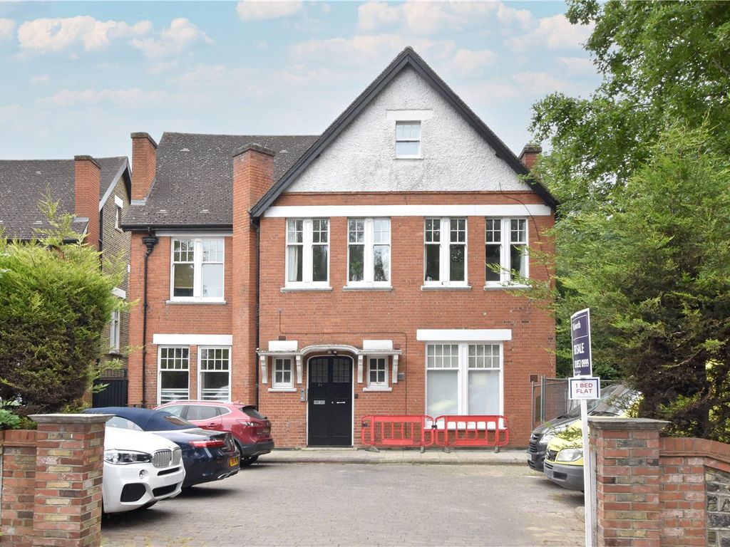 1 bed flat for sale in Hervey Road, Blackheath, London SE3, £300,000