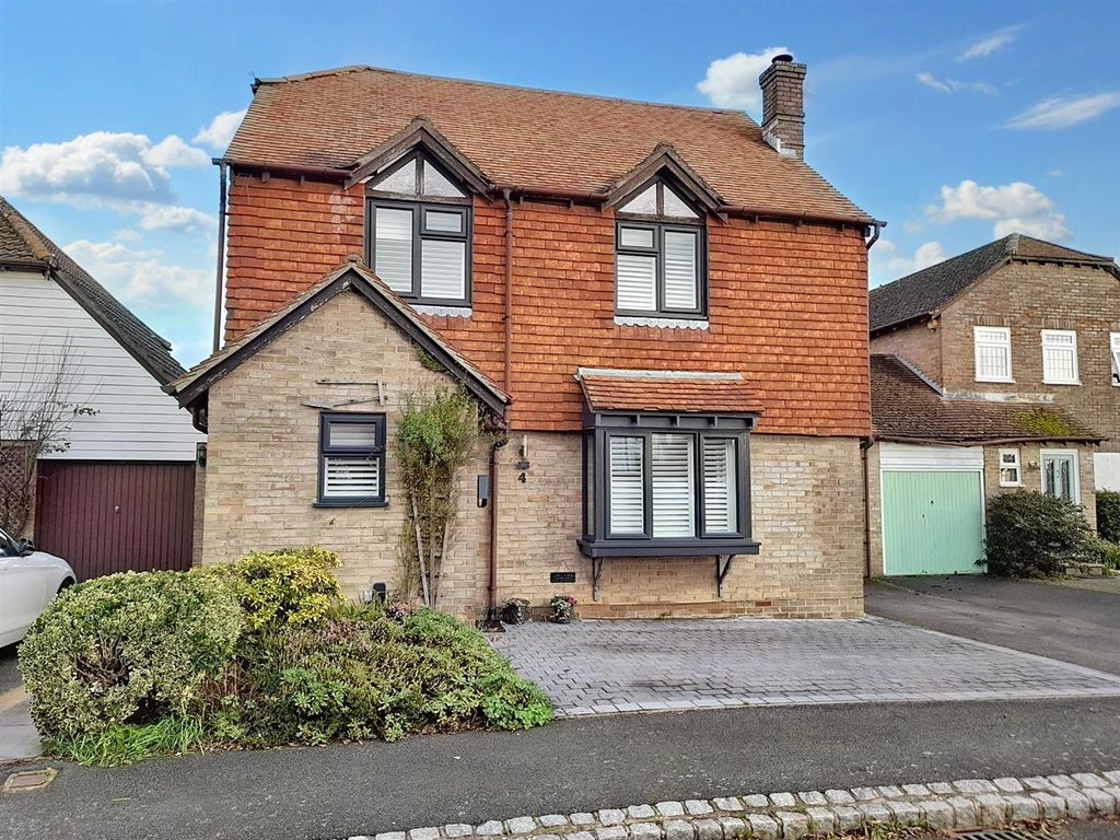 5 bed linkdetached house for sale in The Pines, Yapton, Arundel BN18