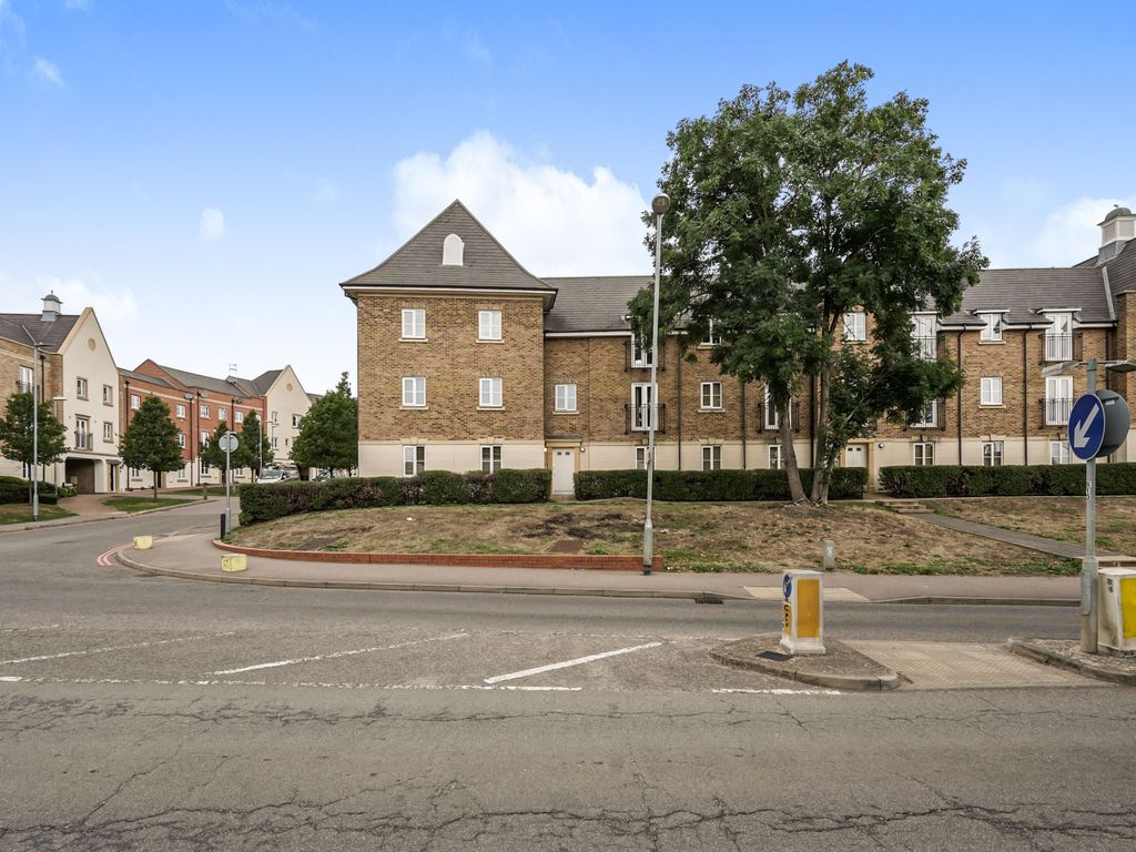 1 bed flat to rent in College Close, Loughton IG10 Zoopla