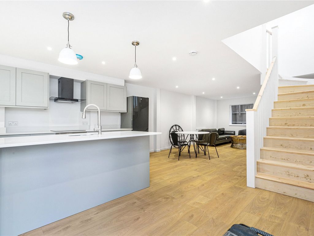 2 bed terraced house to rent in Cree Studios, Elm Grove, Wimbledon