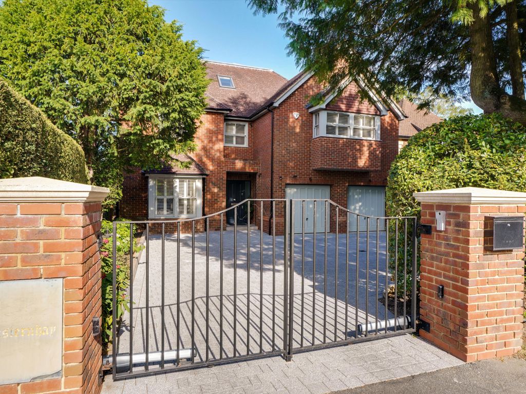 High Pine Close, Weybridge, Surrey KT13.  