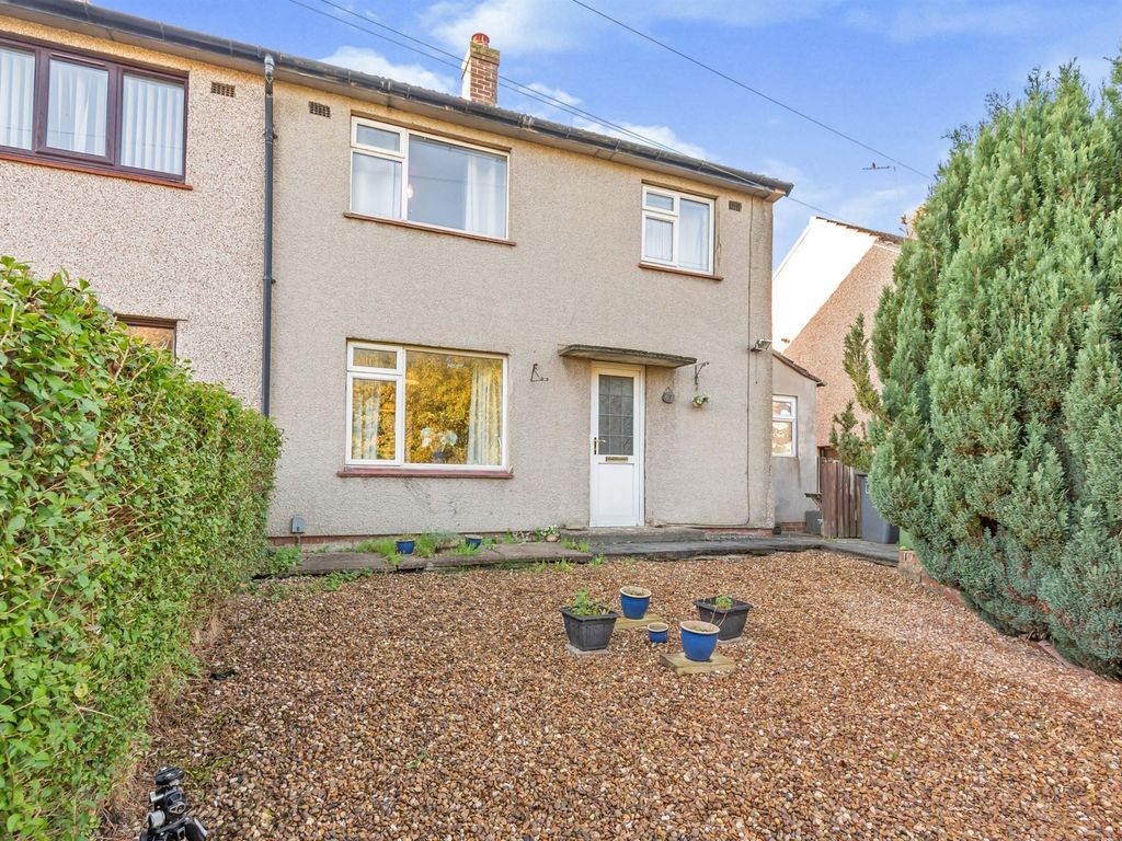 4 bed semidetached house for sale in Cromarty Avenue, Crosland Moor