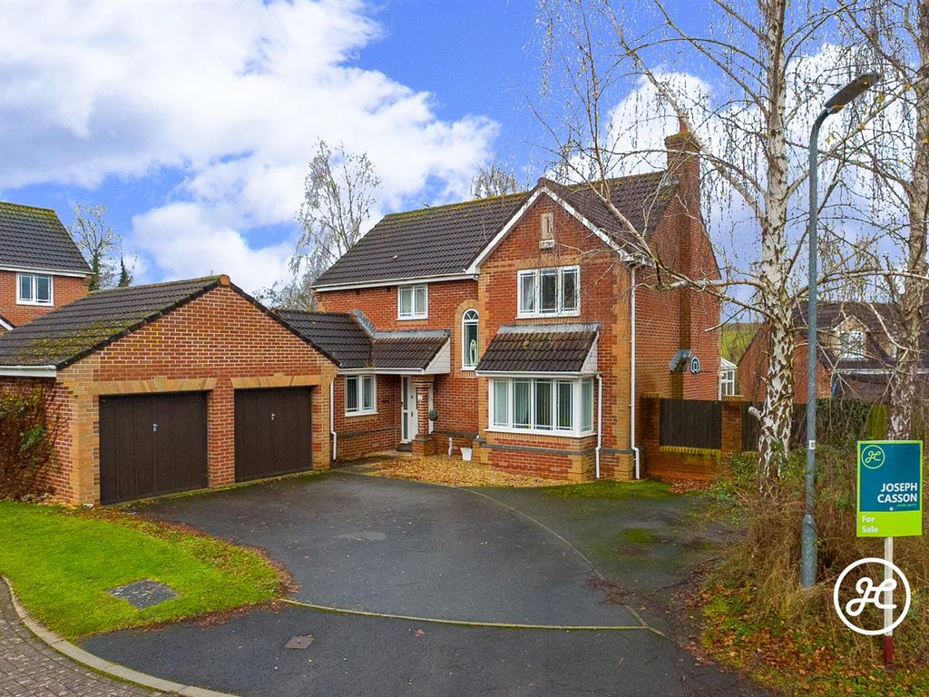 4 bed detached house for sale in Quantock Way, Bridgwater TA6, £440,000