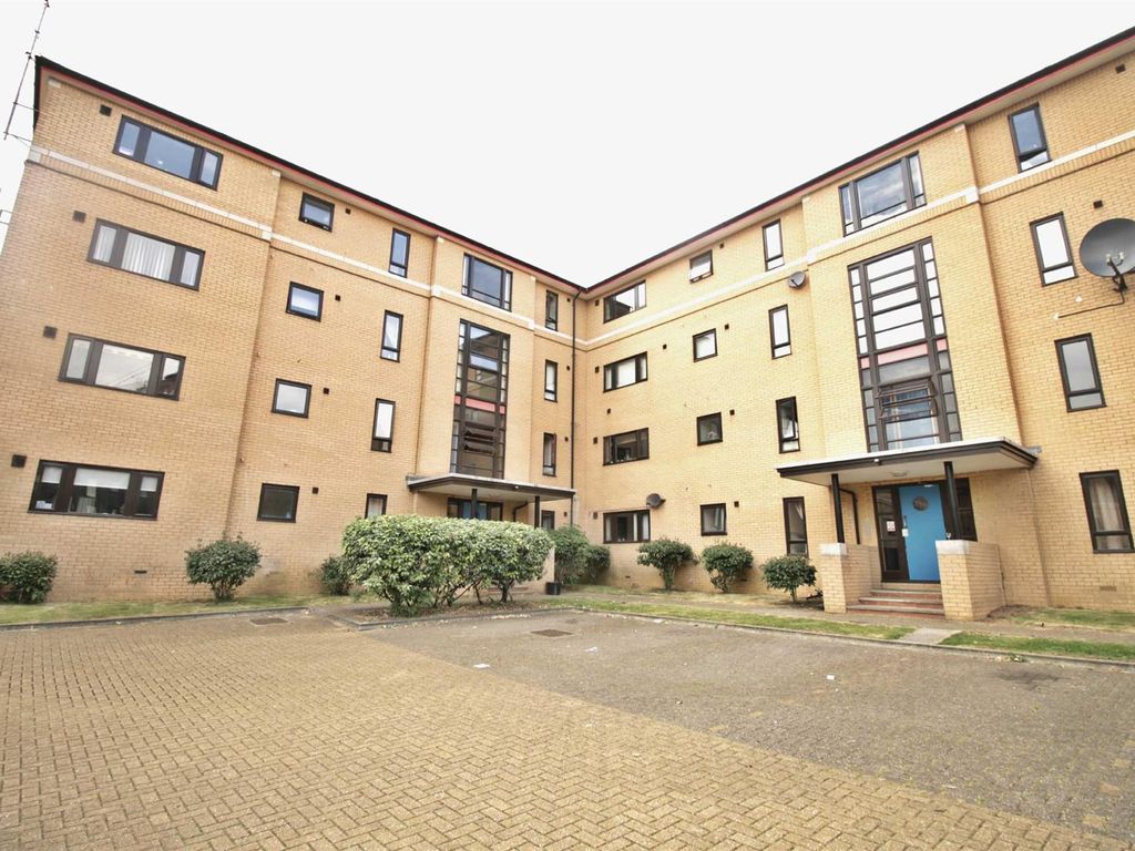 2 bed flat to rent in Albion Place, Campbell Park, Milton Keynes MK9, £1,195 pcm Zoopla