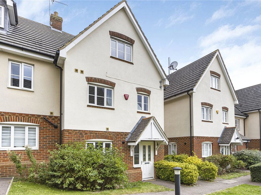 4 bed end terrace house for sale in St Vincents Way, Potters Bar