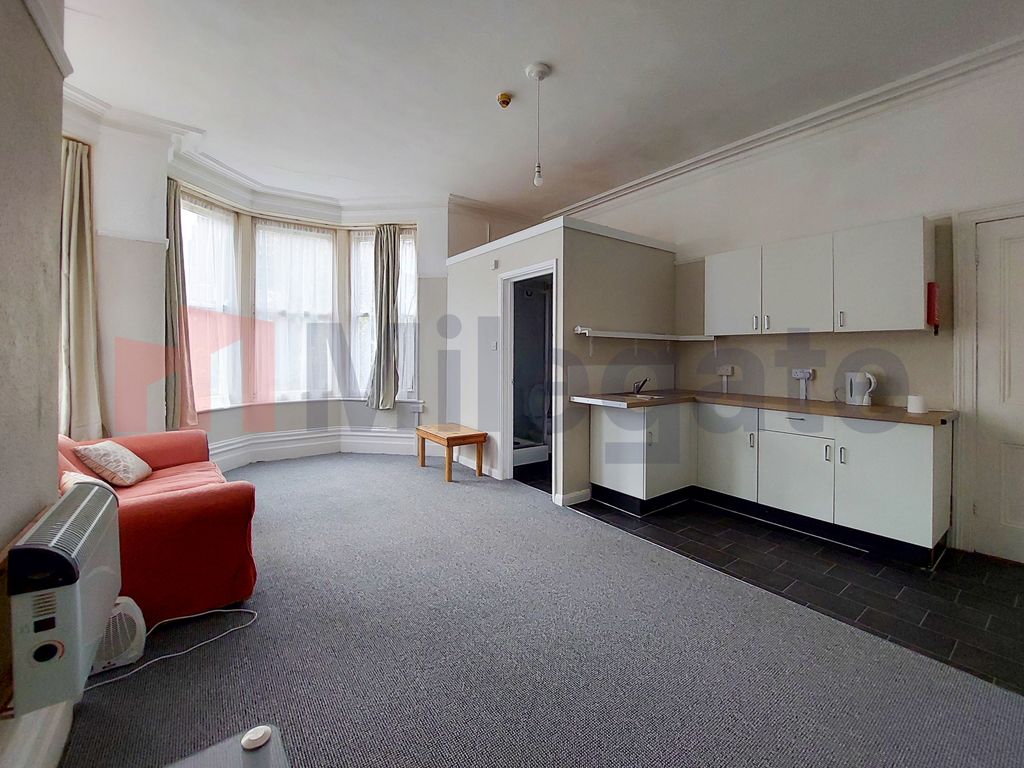 Studio to rent in Westbourne Gardens, Folkestone CT20, £750 pcm Zoopla