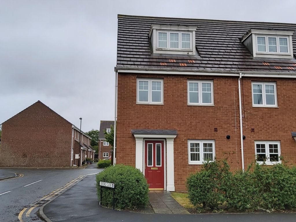 3 bed town house to rent in Oxford Close, Longbenton, Newcastle Upon