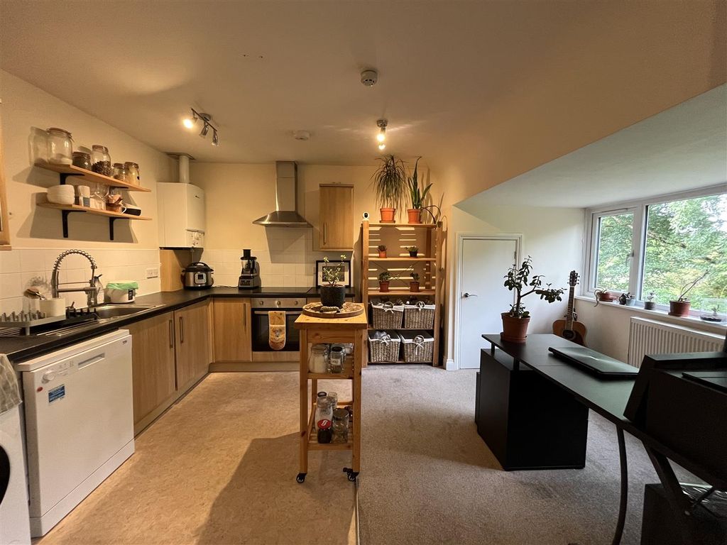 1 bed flat to rent in Charlton Road, Brentry, Bristol BS10, £900 pcm