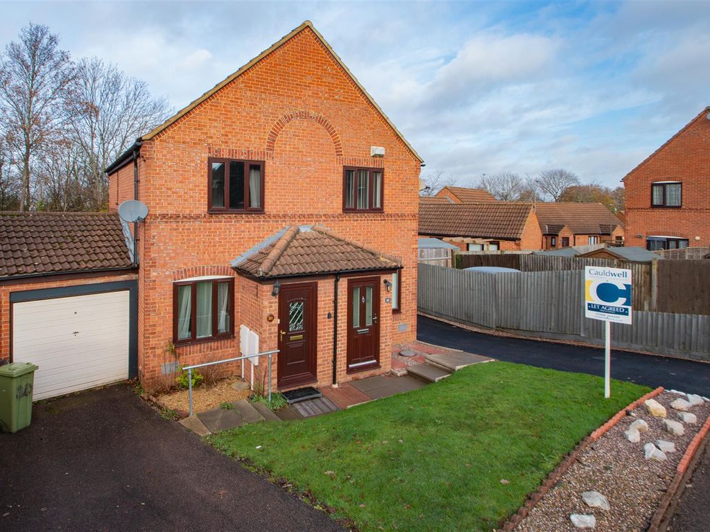 2 bed semidetached house to rent in Coggeshall Grove, Wavendon Gate