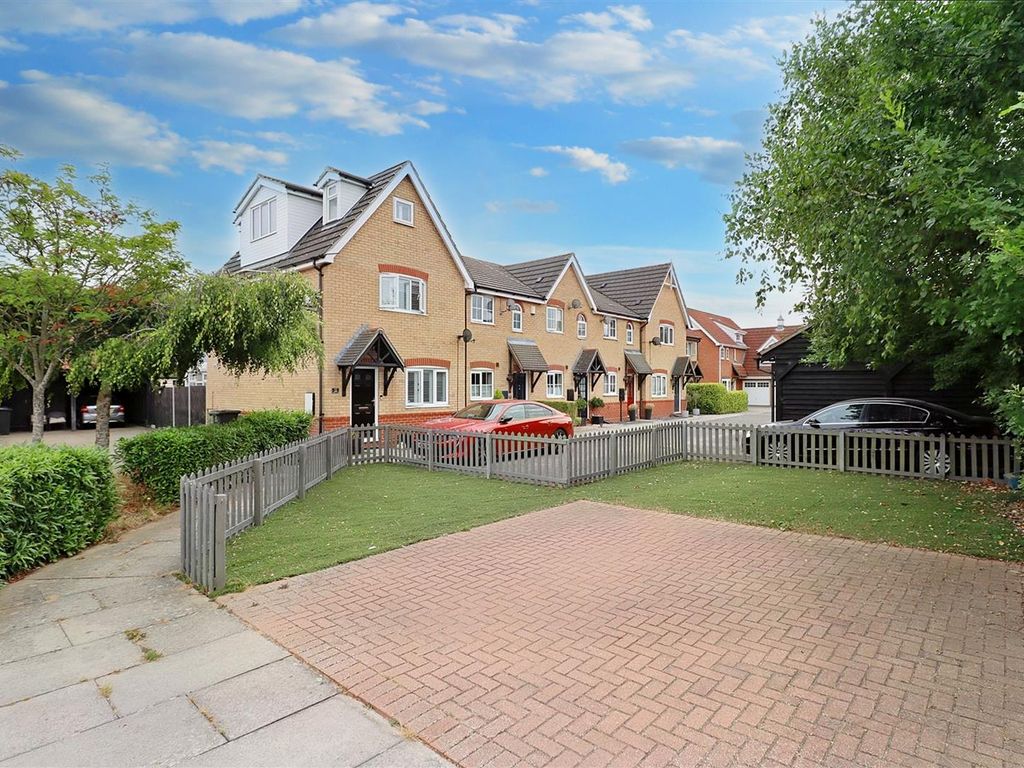 3 bed end terrace house for sale in Timbers Close, Great Notley